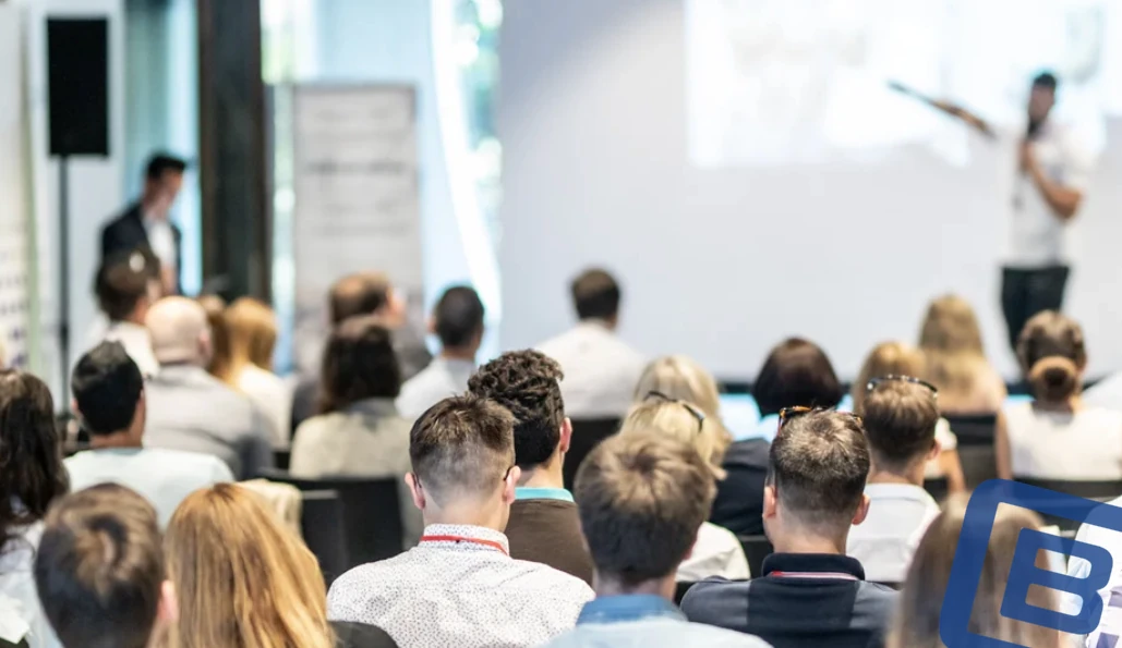Professionals volgen een praktijkgerichte training van Our Brand